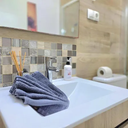 Pearl One Bedroom Full Kitchenapartment City Center By Namaste Elite Torremolinos