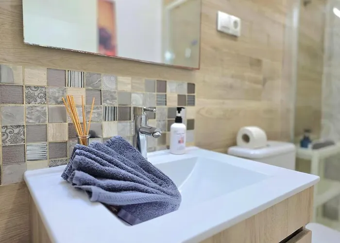 Pearl One Bedroom Full Kitchenapartment Center By Namaste Elite Torremolinos